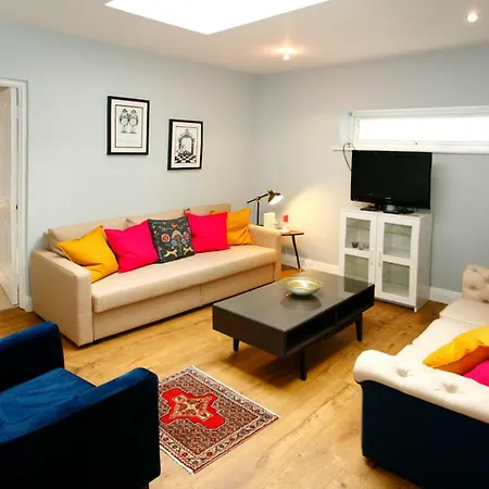 펜션 The Secret Quarters Of O'connell St Self-catered 더블린