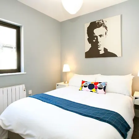 펜션 The Secret Quarters Of O'connell St Self-catered *