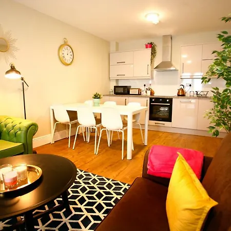 펜션 The Secret Quarters Of O'connell St Self-catered *