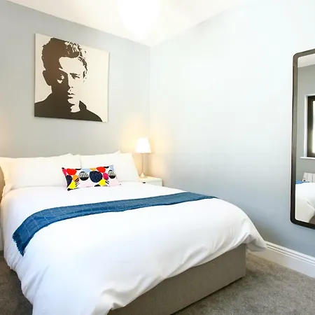 펜션 The Secret Quarters Of O'connell St Self-catered *